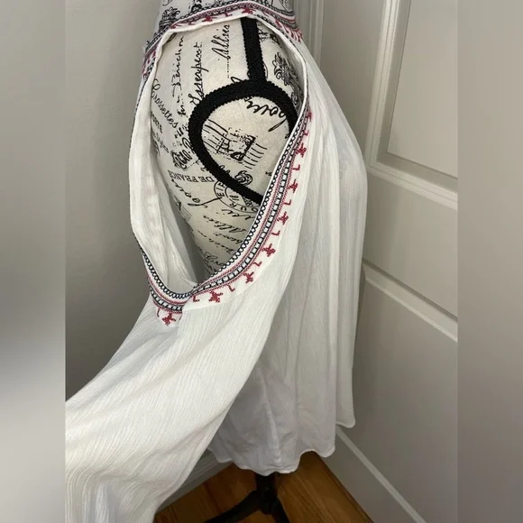 Como Vintage Embroidered White Sleeveless Cold Shoulder Top Size Large - Picture 3 of 13